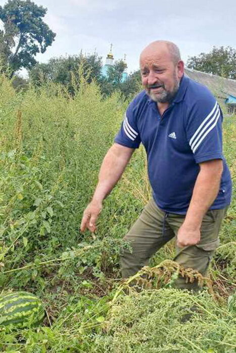 Священник із Херсонщини виростив на Тернопільщині 19-кілограмовий кавун